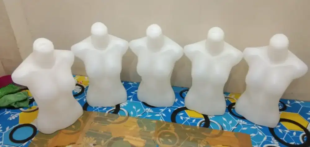 Patung baju model setengah badan lelaki dan wanita