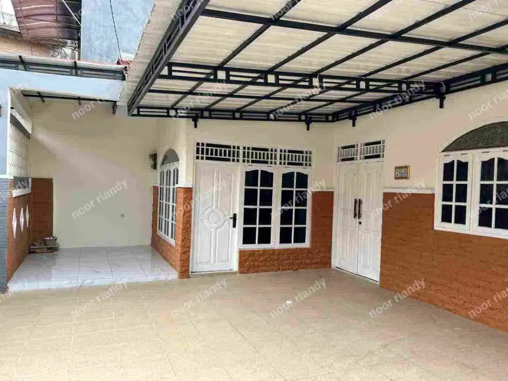 DI JUAL RUMAH SECONDARY MURAH TANAH NYA LUAS AKSES MOBIL DI CIJANTUNG JAKTIM