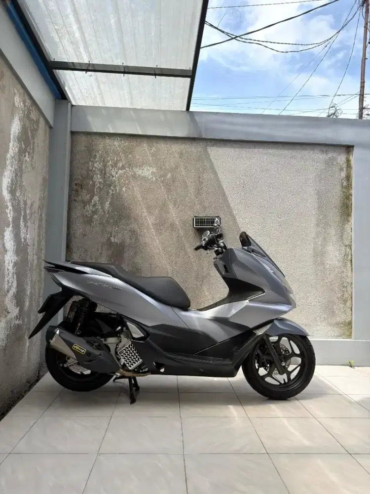 JUAL MOTOR HONDA PCX 160 TAHUN 2024 WARNA SILVER