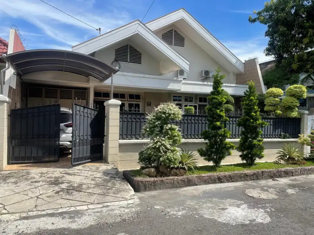 RUMAH DHARMAHUSADA INDAH STRATEGIS, ROW JALAN 3 MOBIL