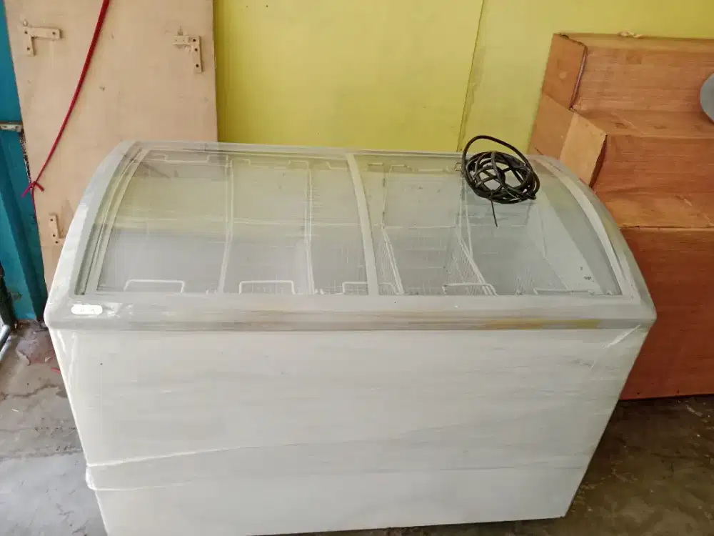 Freezer pintu kaca kapasitas 350L