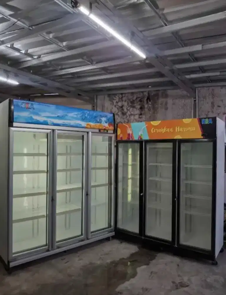 ready stok showcase 3 pintu merek GEA