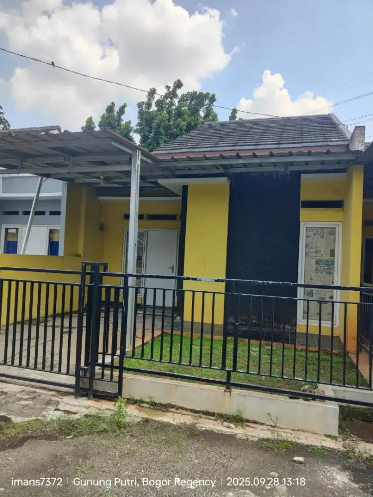 DISEWAKAN RUMAH SEMI CLUSTER