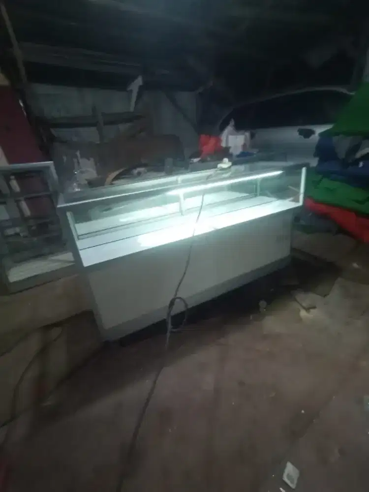 ETALASE KONTER UKURAN PANJANG 150 CM TINGGI 85 CM LEBAT LEBAR 50 CM