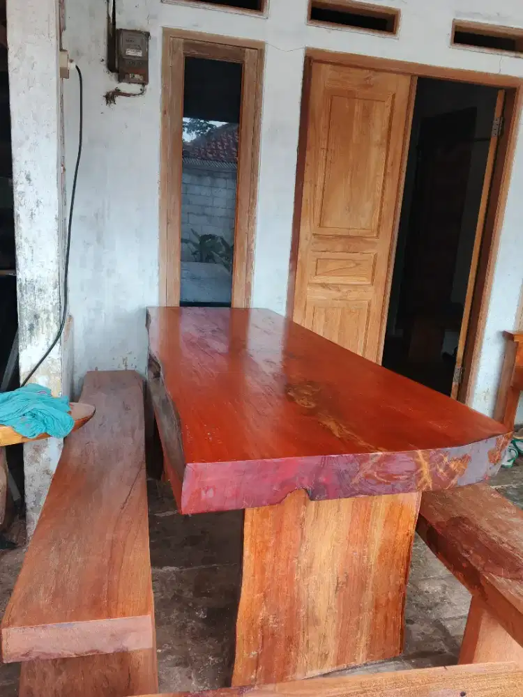 Meja makan antik teras mahoni