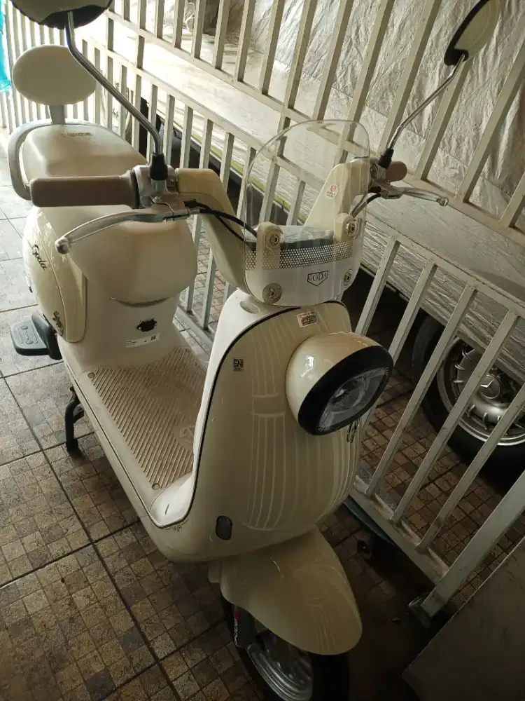 Sepeda motor listrik