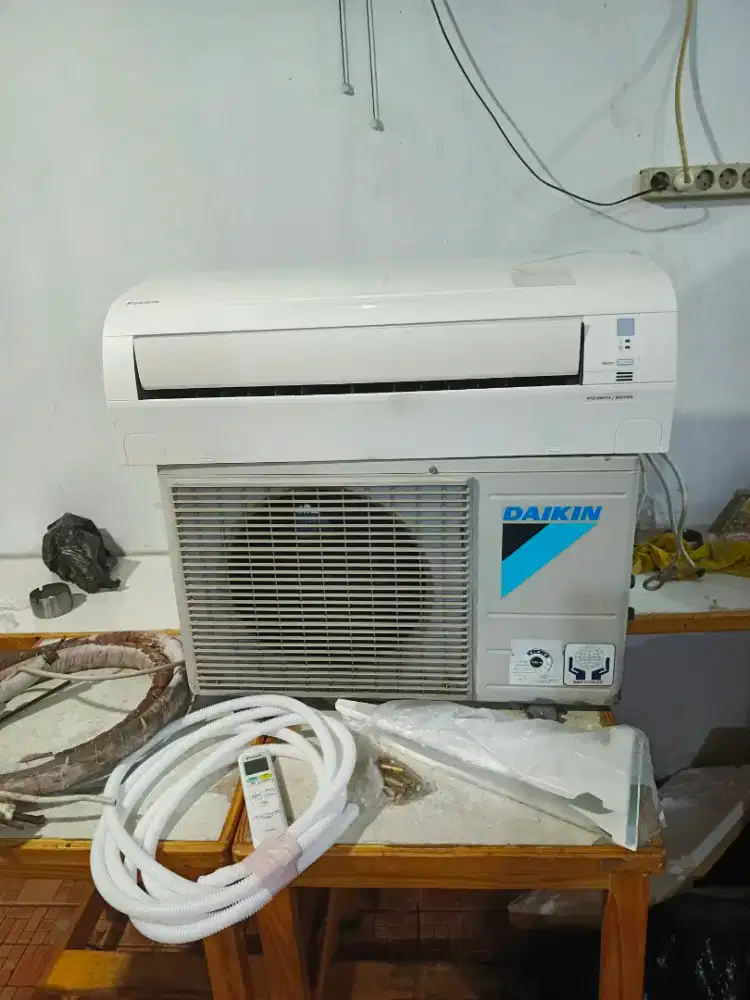 AC daikin Thailand 1/2pk pemakaian 1th