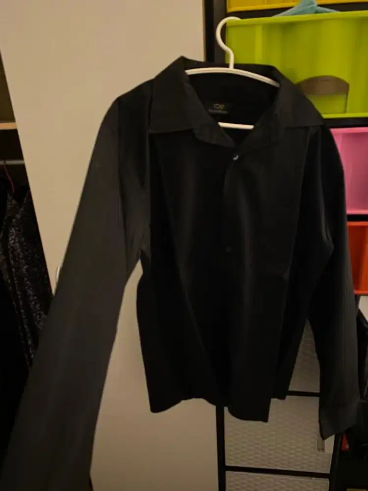 Kemeja pria slimfit hitam