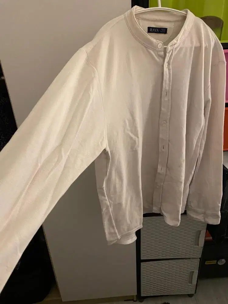 Kemeja putih pria slimfit