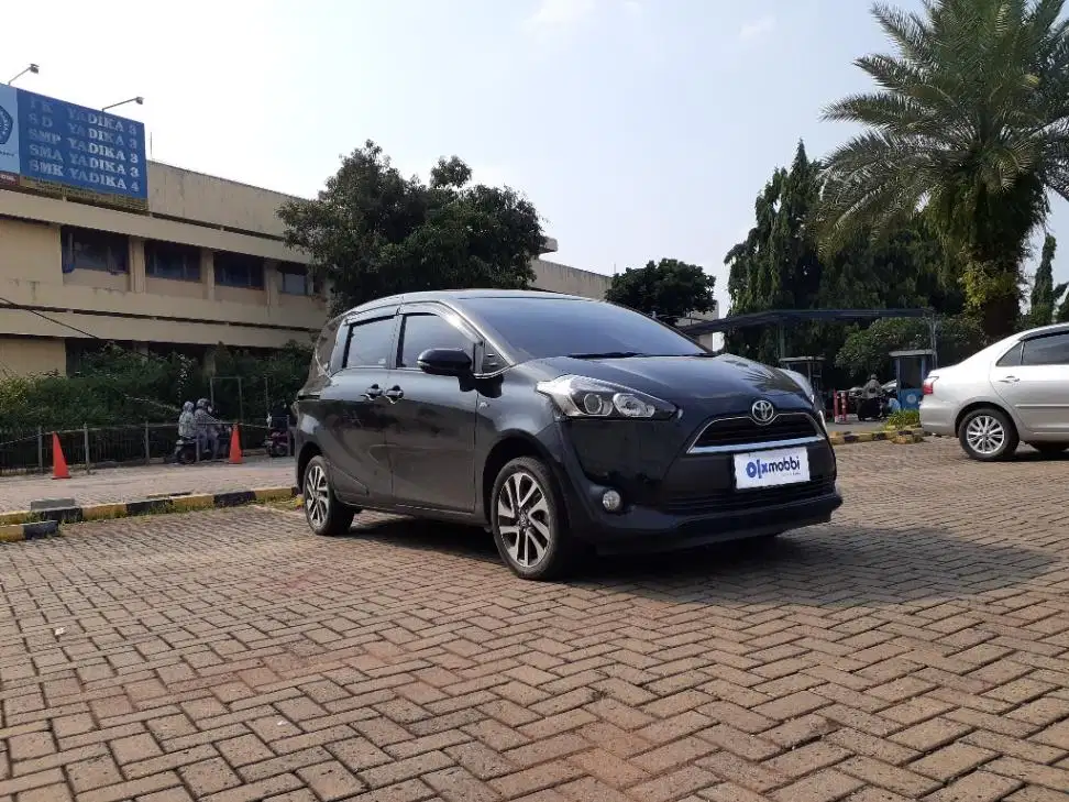 TDP 10JT Toyota Sienta 1.5 V Bensin-AT Hitam 2021