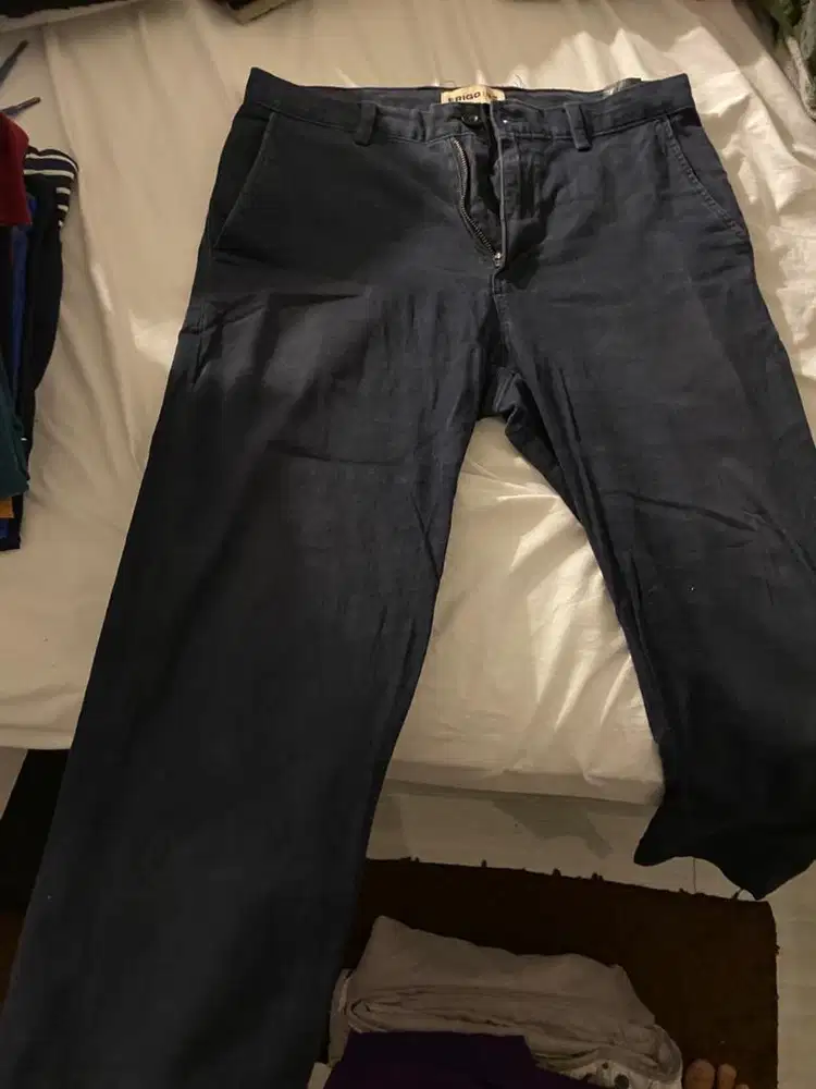 Celana chino navy erigo