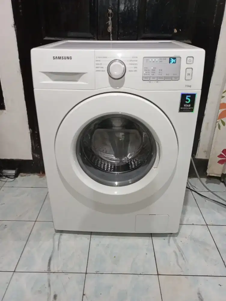 Mesin cuci otomatis merk Samsung inverter