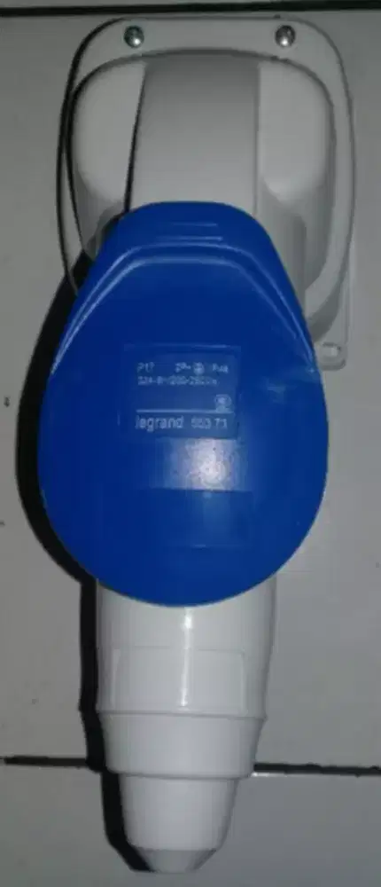 Legrand panel mounting + plug 2p 32a 1set baru