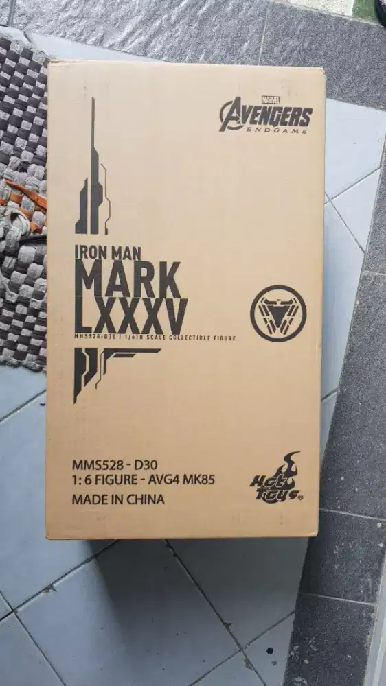 Hot Toys Iron Man Mark 85 Avengers Endgame