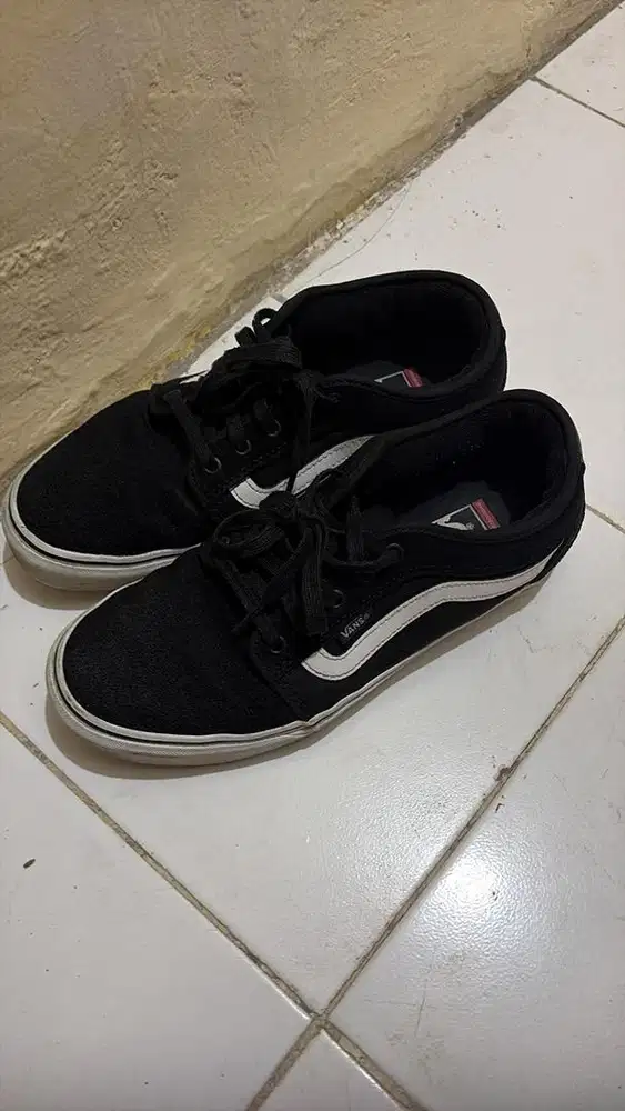 Sepatu Vans size 43