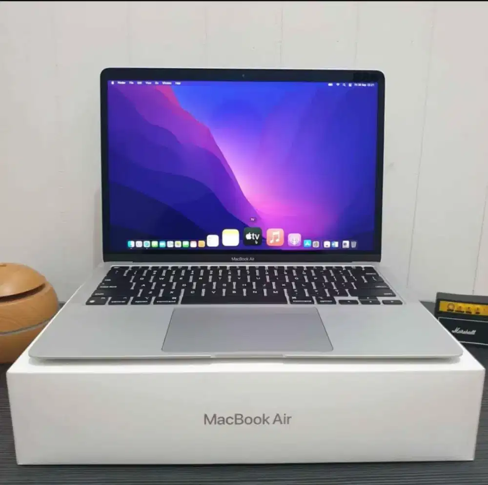 Macbook Air M1 13 Inch Retina Display Memory 8 GB SSD 256 GB -Silver