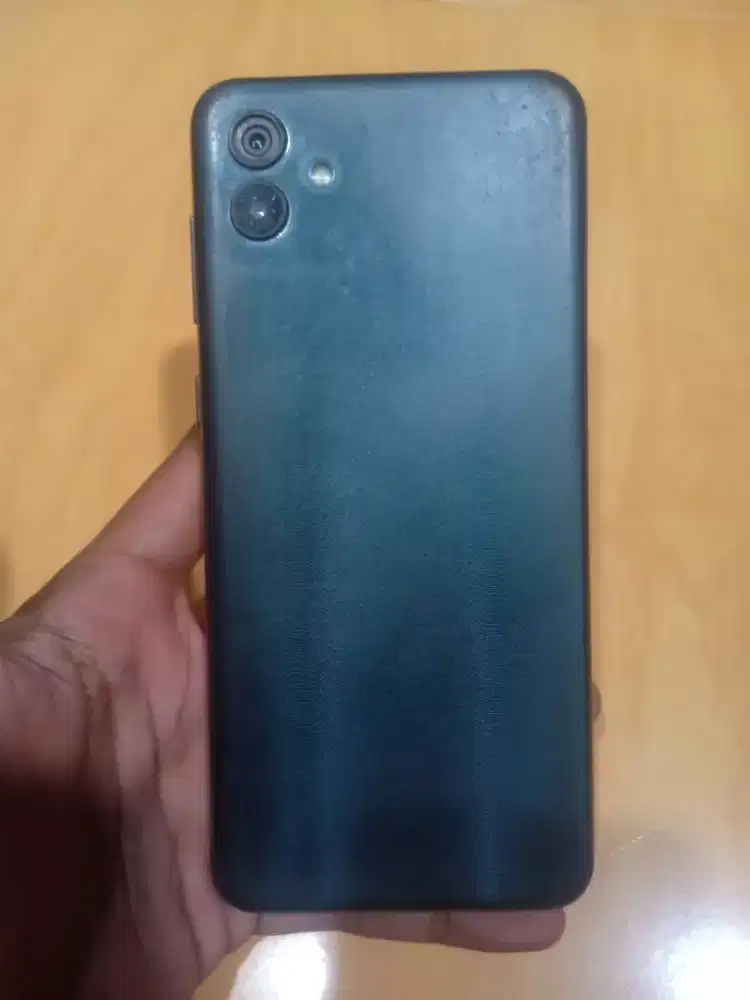 Samsung galaxy a04 jual Bu negoin