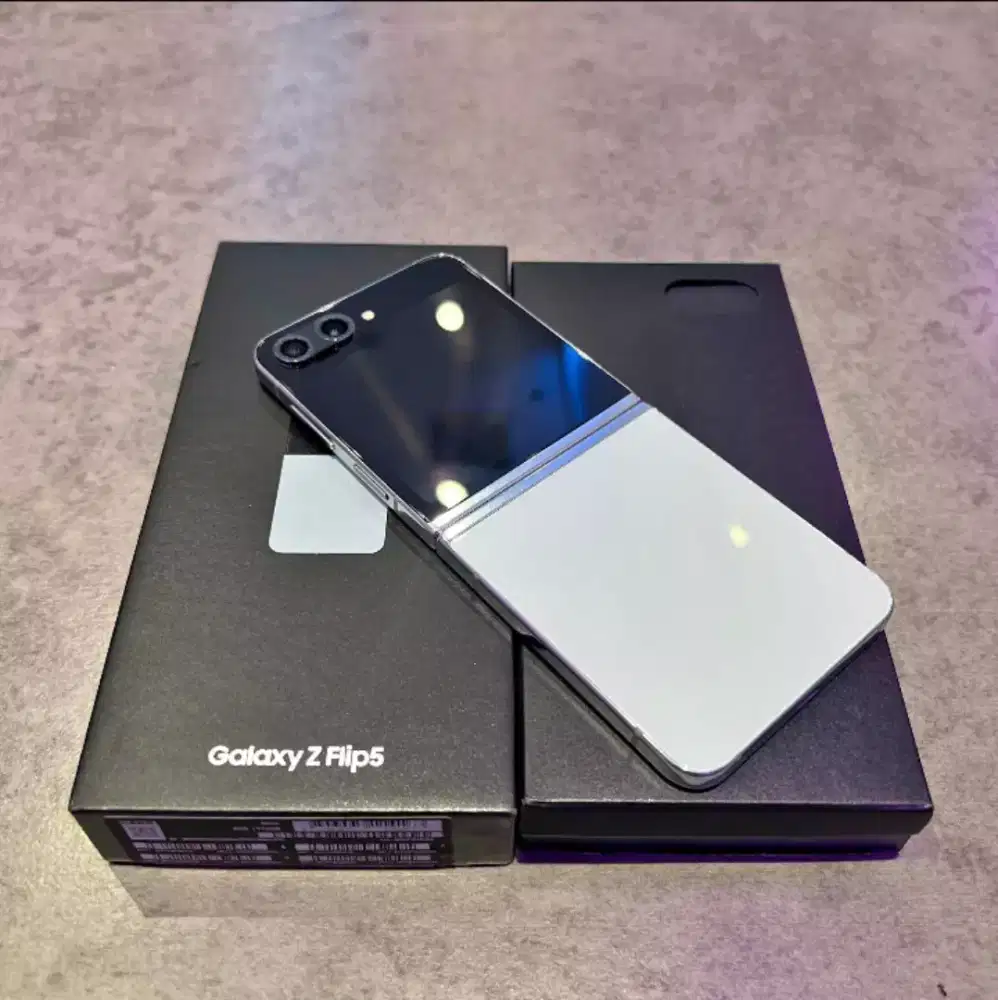 Samsung Galaxy Z Flip 5 8/512 sein like new