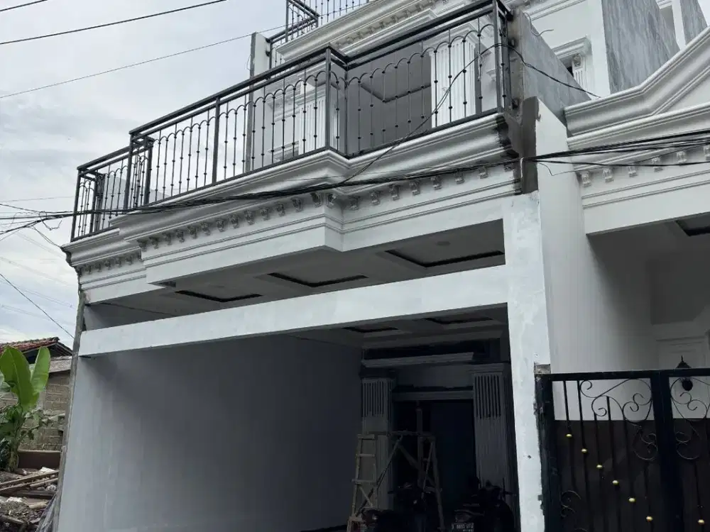 Dijual rumah 3 lantai 5 kamar limo depok