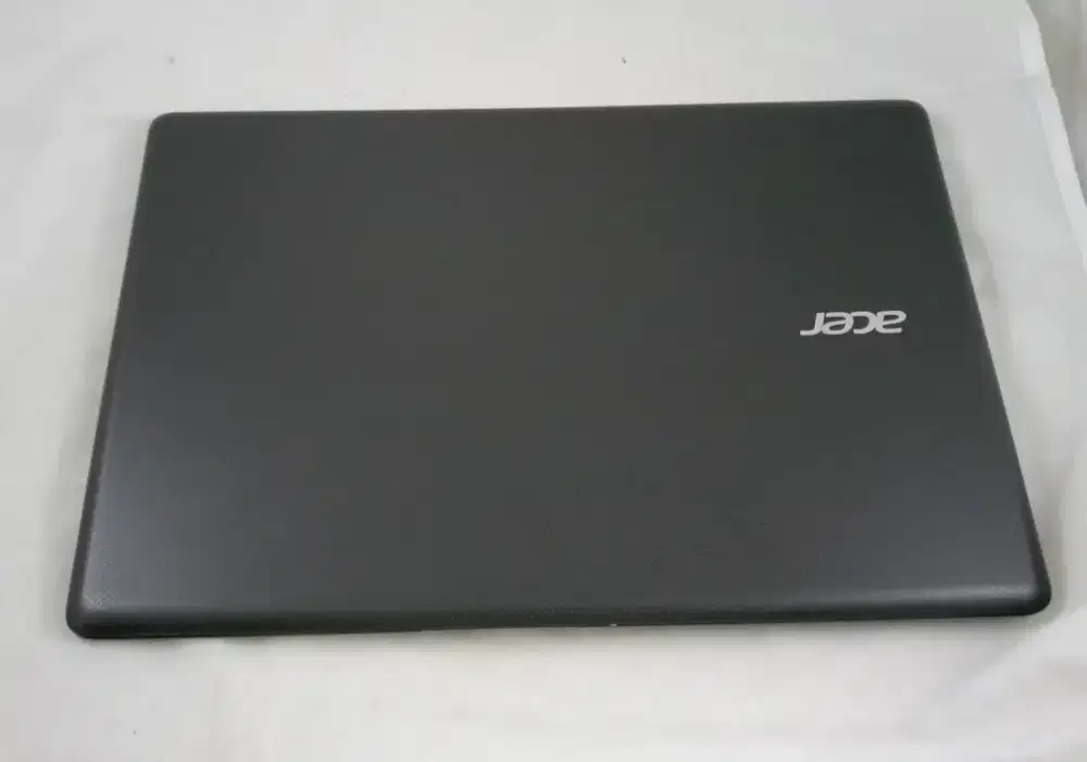 Misi agan dan olx mau jual murah aja Laptop Acer Aspire ES1-512  15