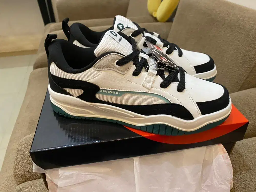 Sepatu casual airwalk size 42 masih baru