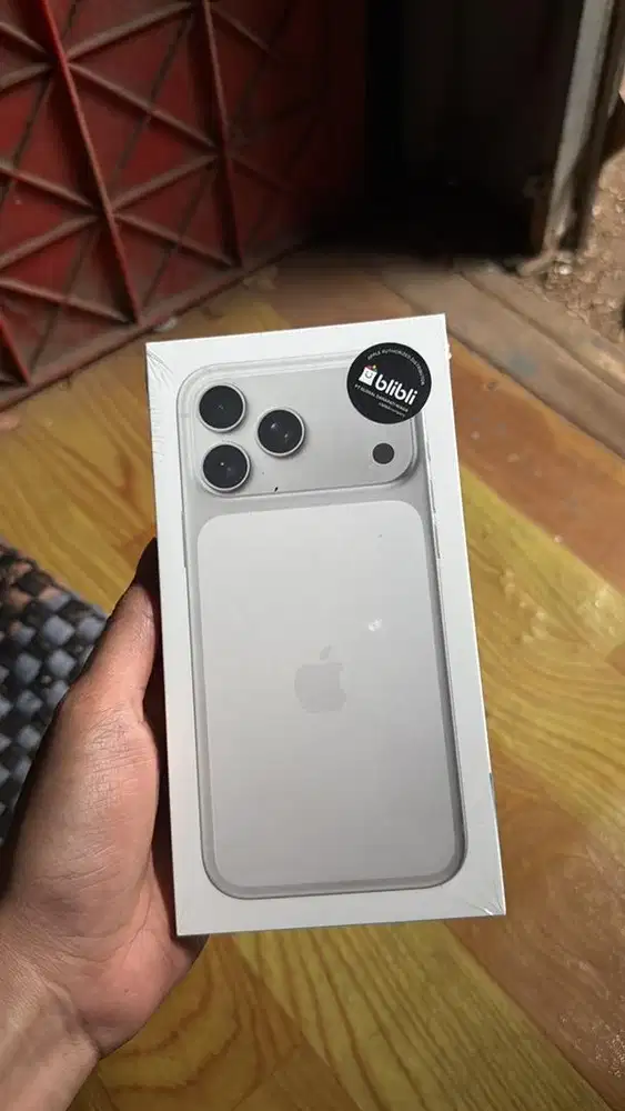 Iphone 17 promax 256 silver