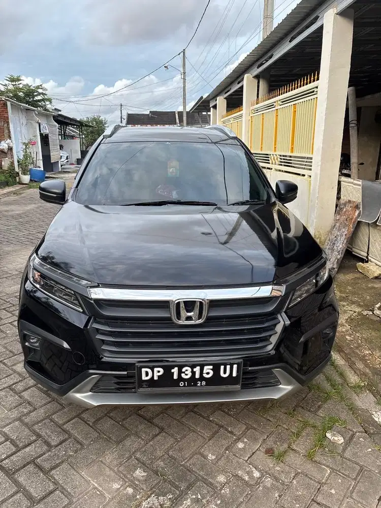Jual Honda BR-V E MT 2022 warna hitam manual