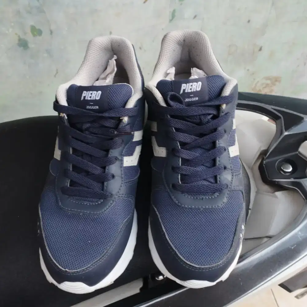 Sepatu jogging kondisi masih bagus