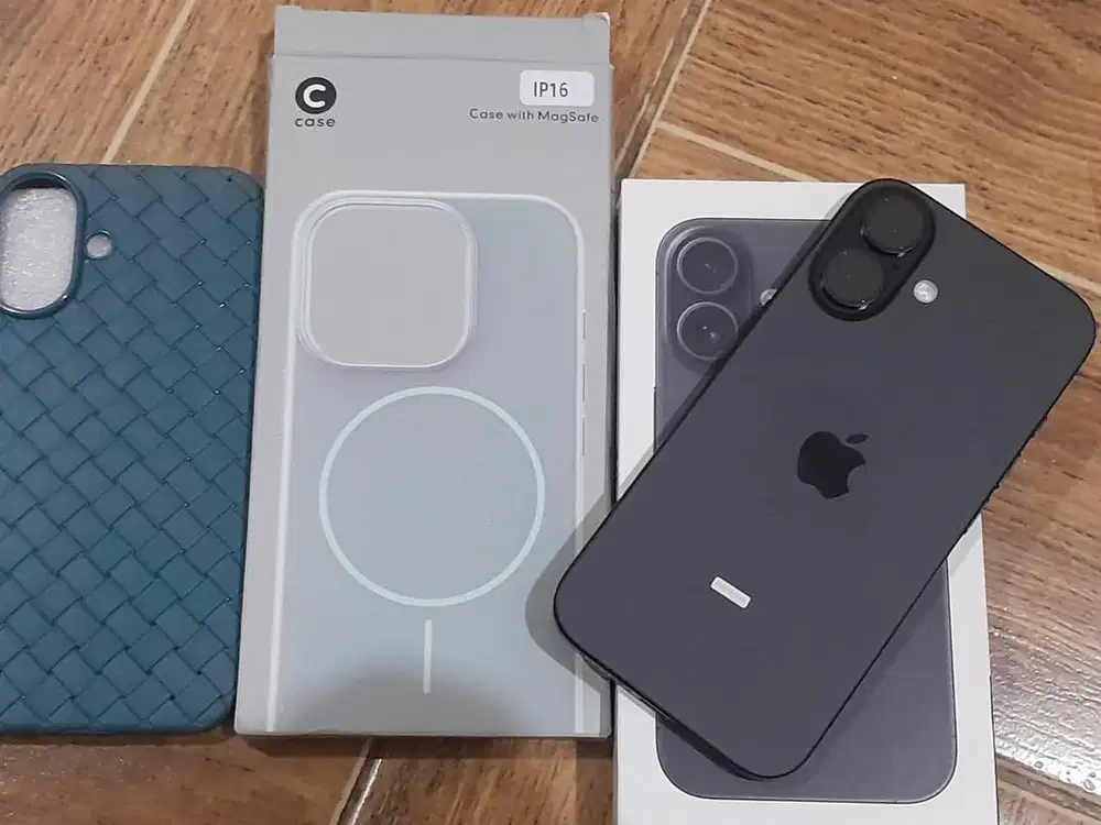 Iphone 16 Black 128GB Ibox resmi january 2027. Bh 100%