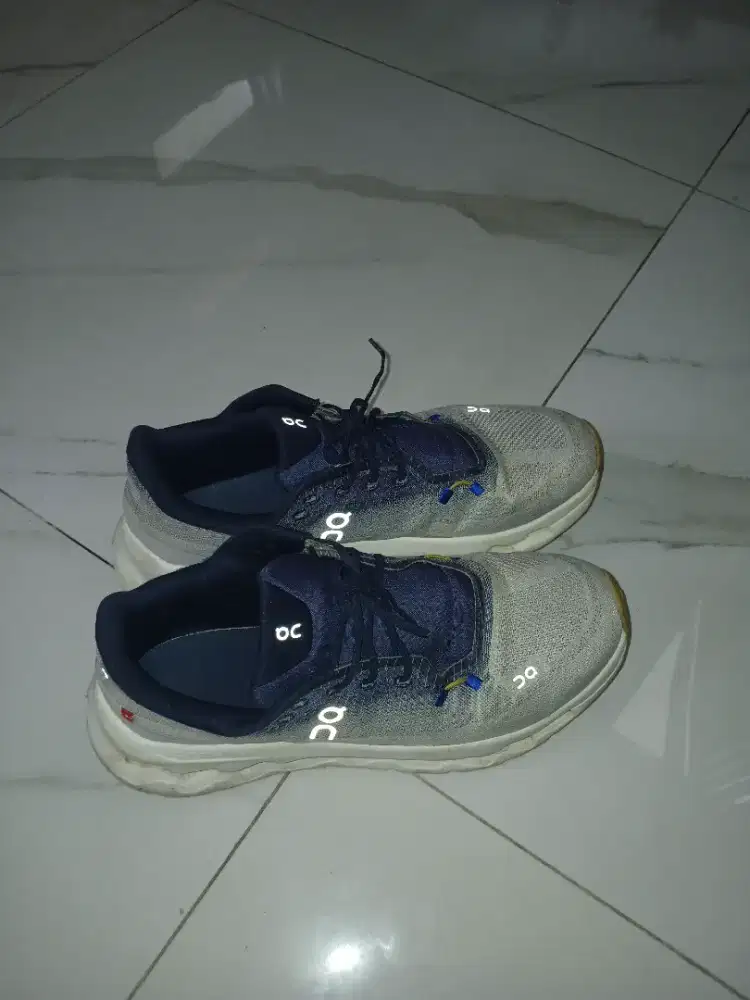 On Cloudtilt Midnight Ivory