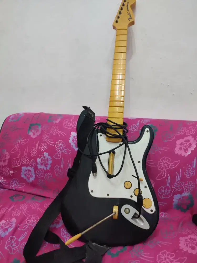 XBox 360 Rock Band Wired Guitar Controller Fender/Guitar Hero Harmonix