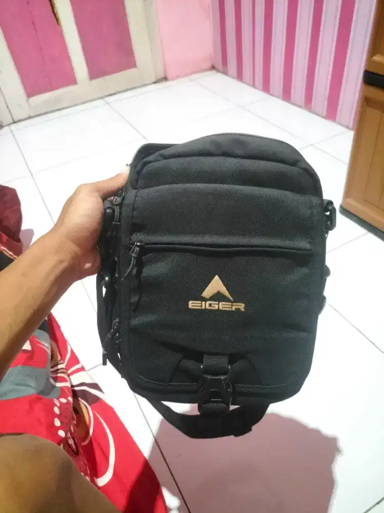Tas selempang eiger