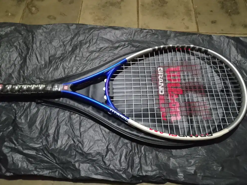 Mahar raket tennis Wilson