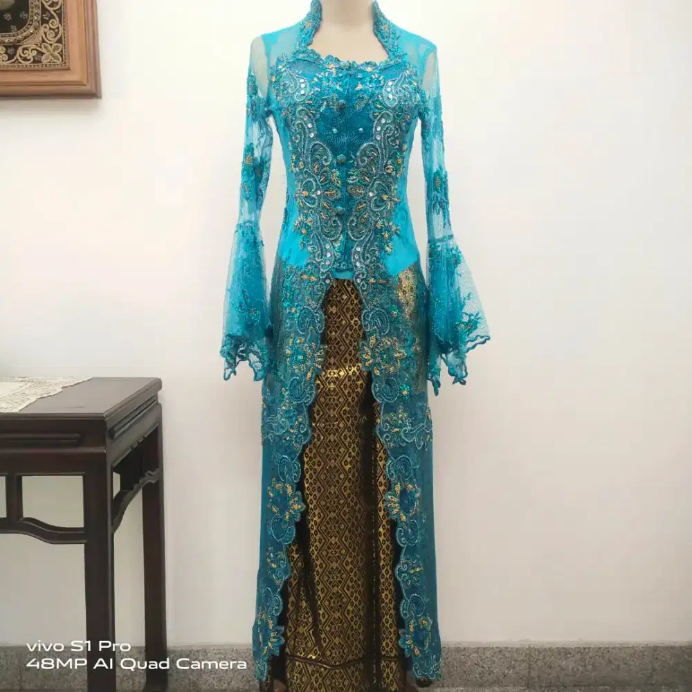 Kebaya Pengantin Tulle Biru