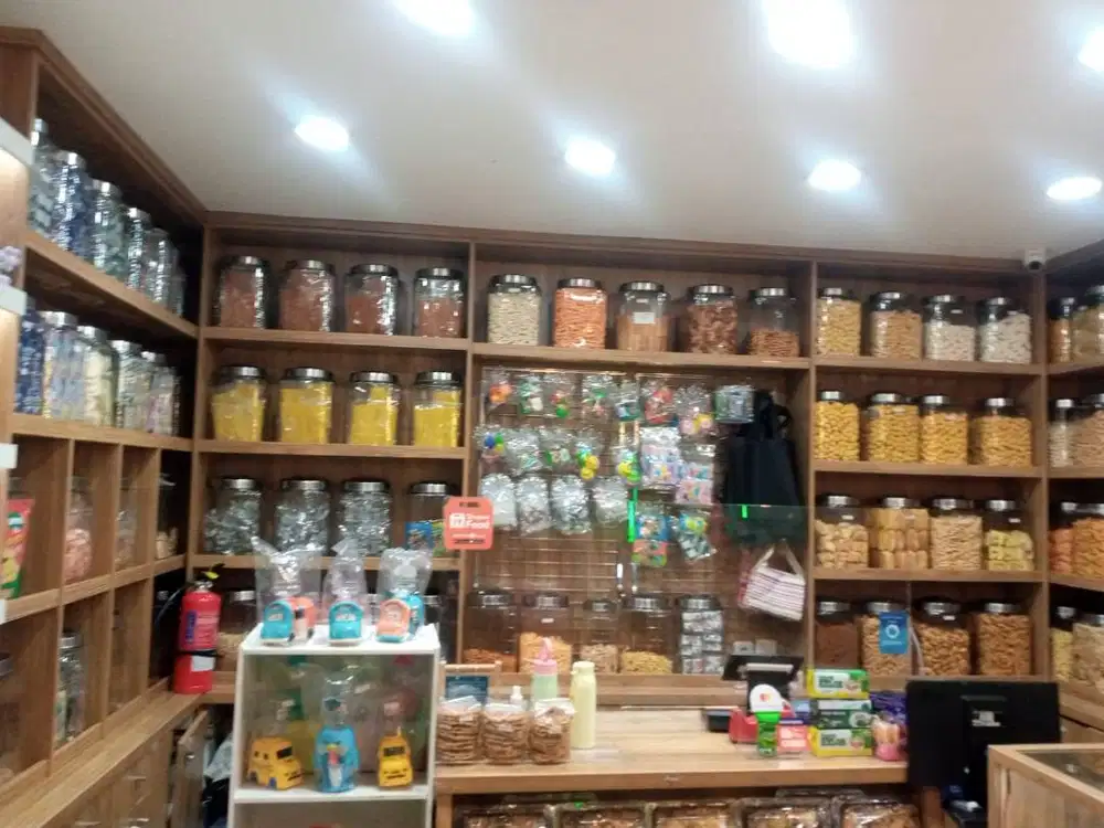 DI CARI STAFF TOKO SNACK DI MAL ARTA GADING