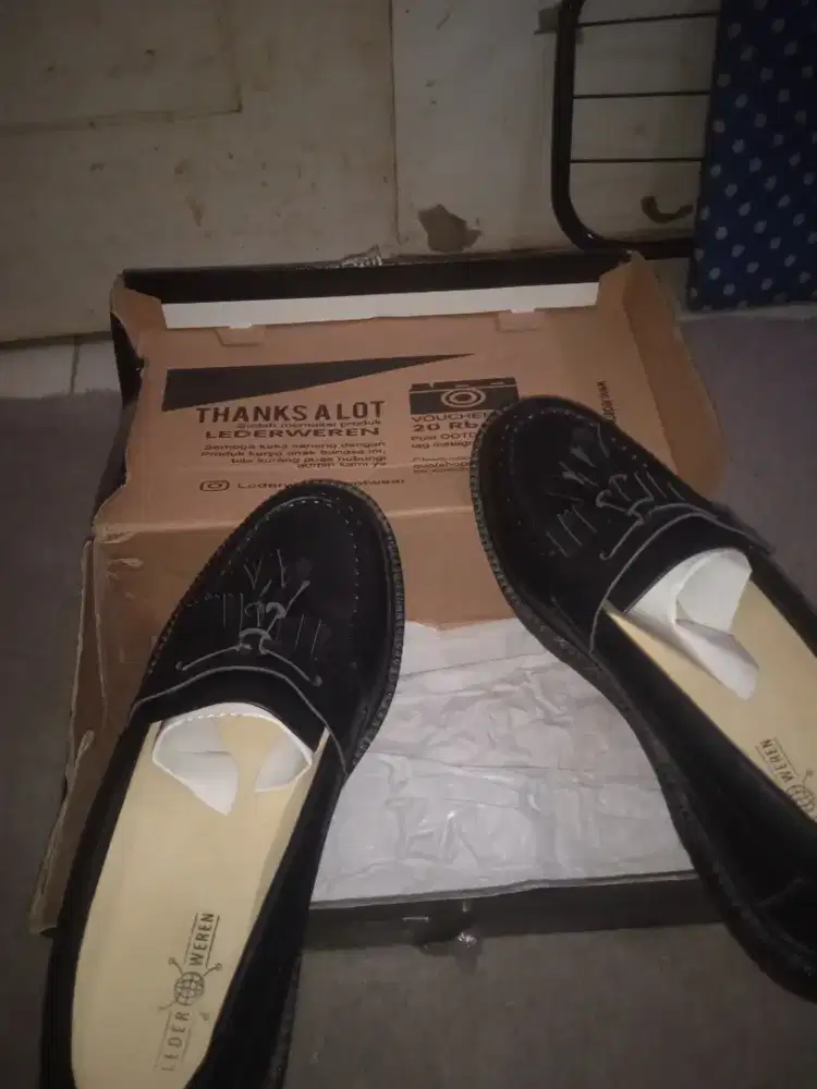 Di jual sja kegedean size nya.. Sepatu bru blm di pke
