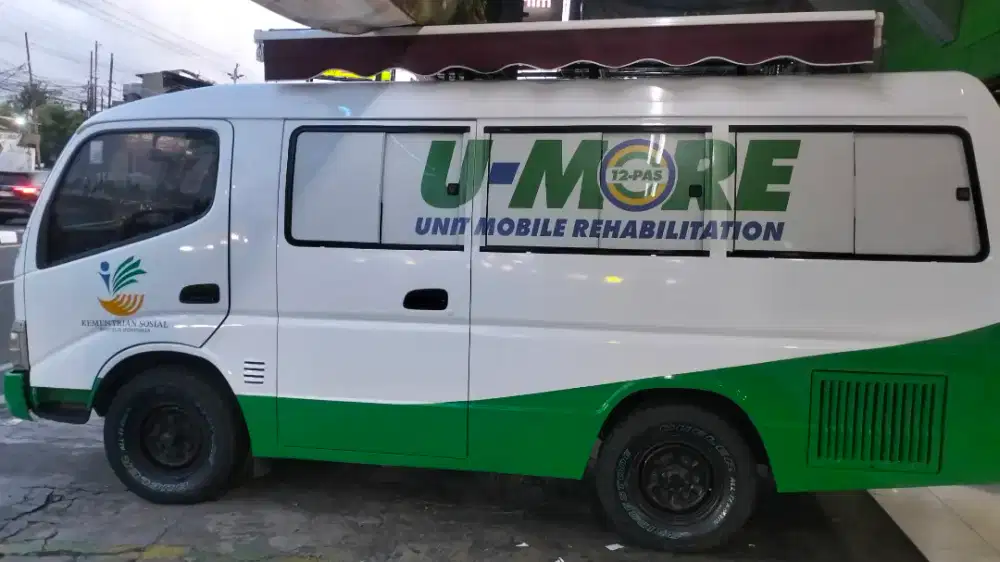 Pemasangan Stiker Mobil, Motor, Gedung, dll