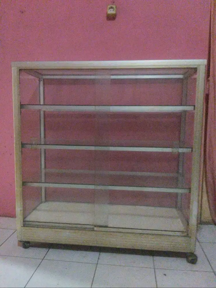 Etalase toko/warung