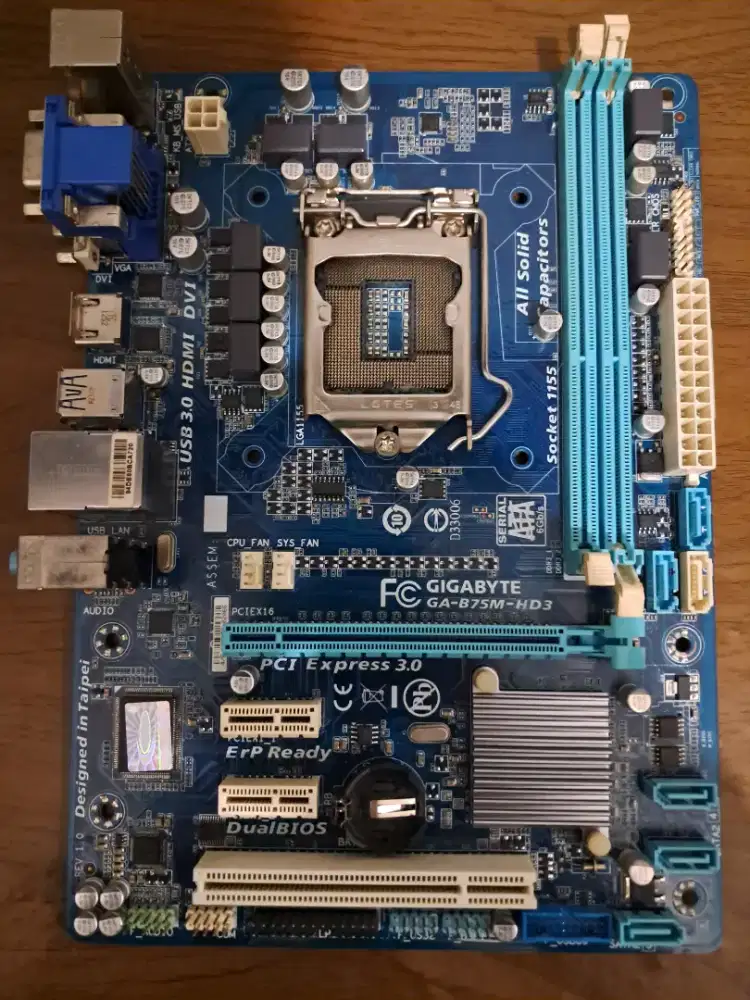 Paket PC Part i7 3770 Gigabyte B75M HD3 RAM 8GB DDR3 VGA R7 250