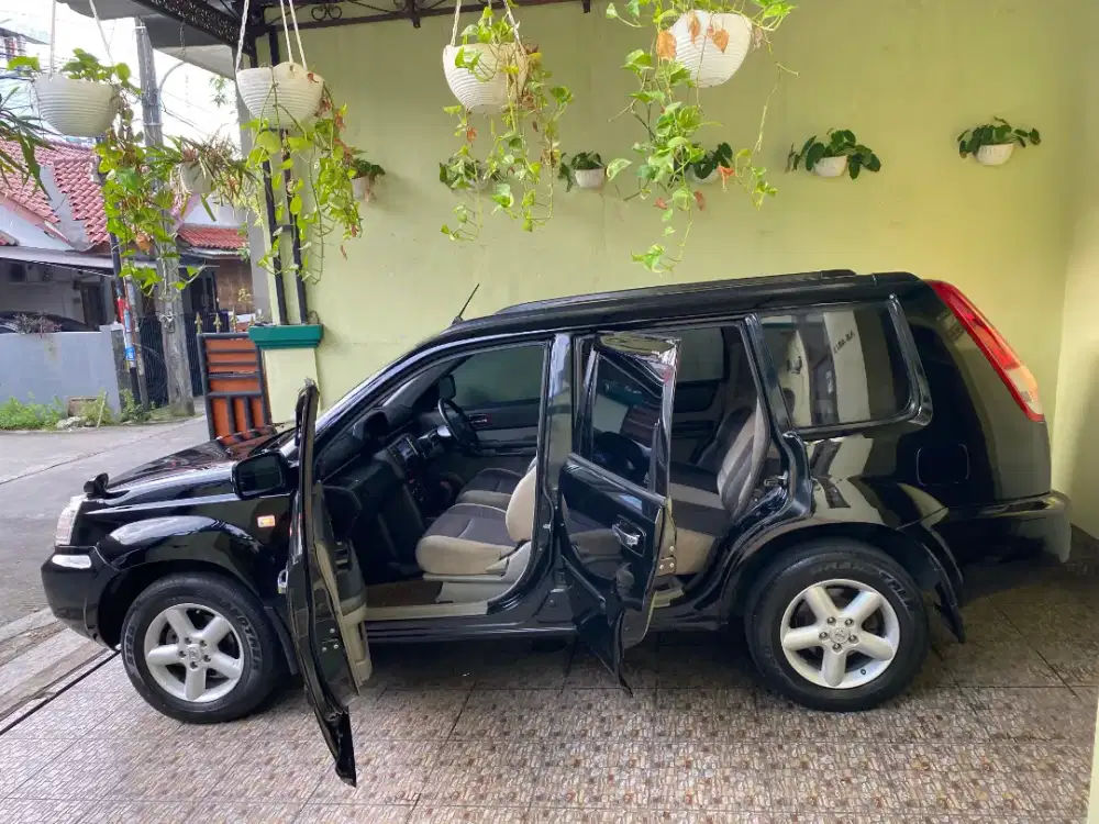 Dijual Nissan Xtrail 2,5 St 2005 Metic