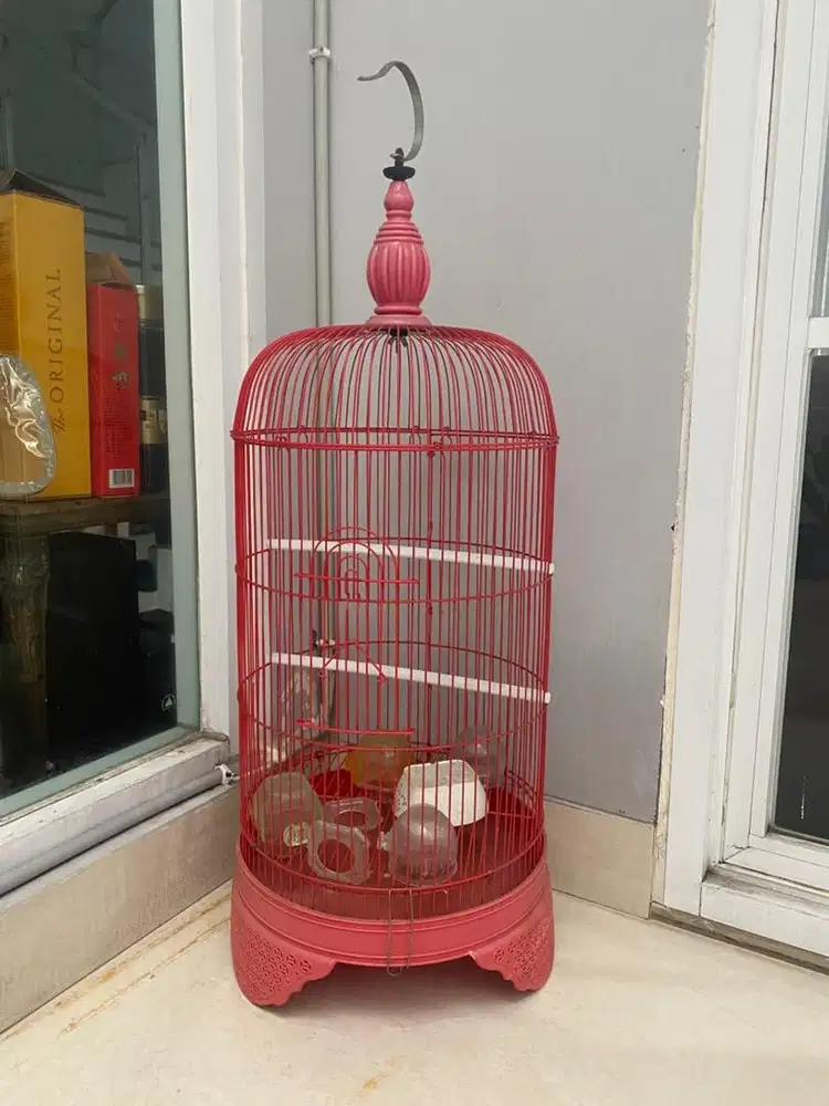Kandang burung merah