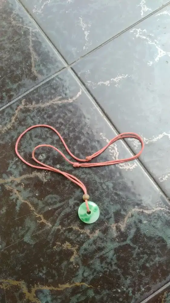 Giok istimewa kalung
