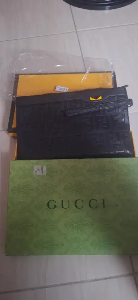 Dompet dan tas branding itali