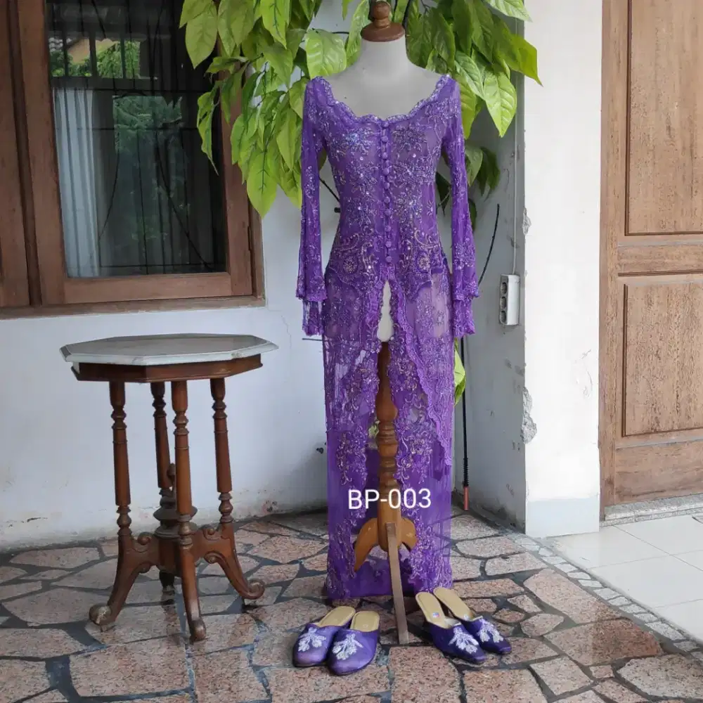 Kebaya Pengantin Tulle Ungu