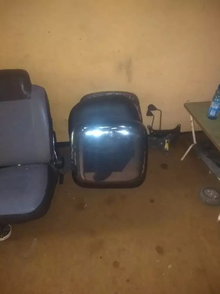 Kursi kantor dan menerima pesanan