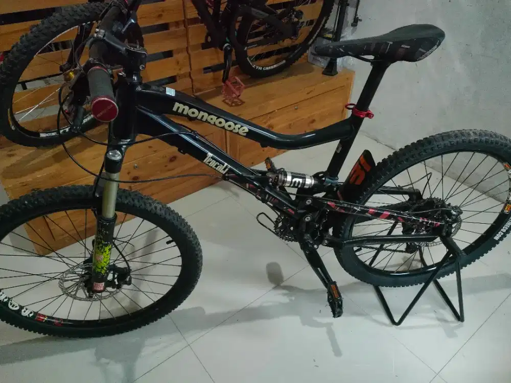 Sepeda MTB DownHill Monggose Teocali Comp Made in USA