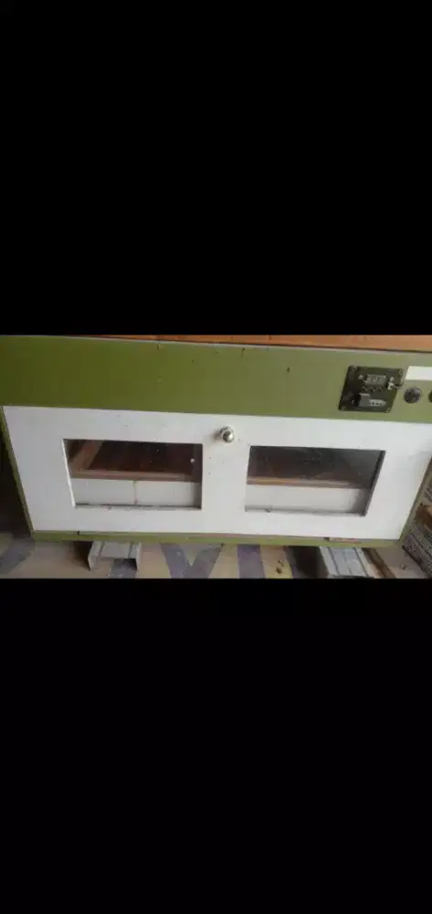 Mesin penetas telur otomatis