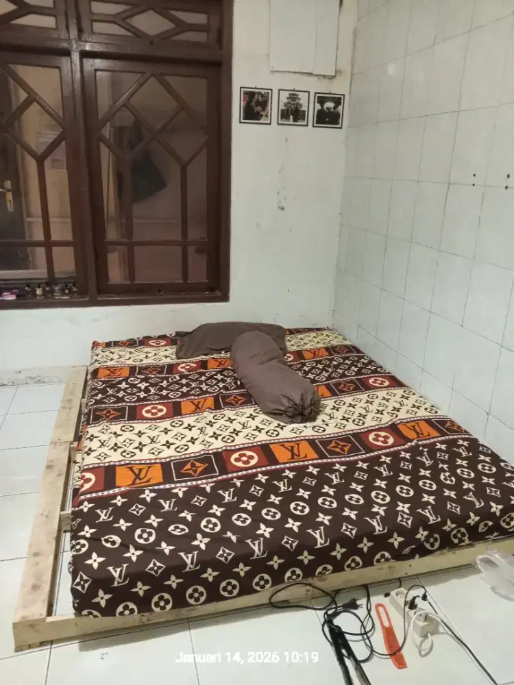 Kost Sawahan dekat jalan Mayjend Sungkono Surabaya
