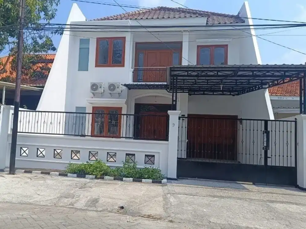 Disewakan Rumah Bagus 2 Lantai di Dukuh Kupang