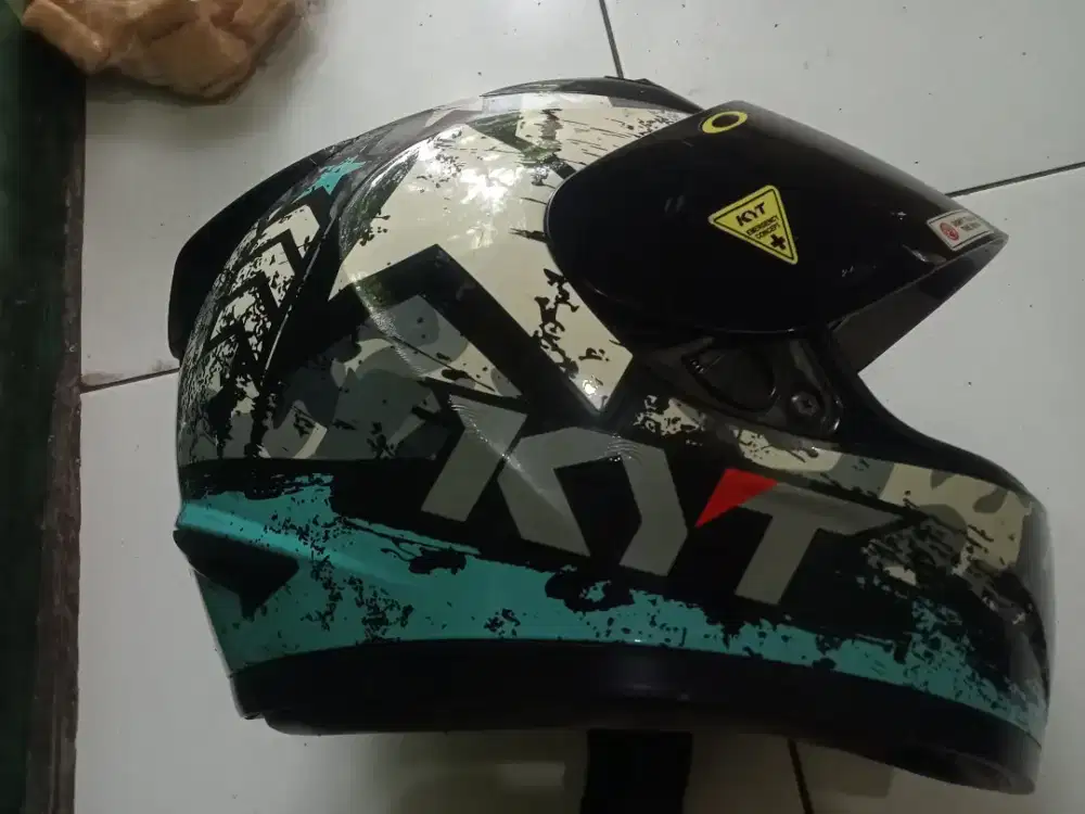 Helm KYT R Bekas rasa baru